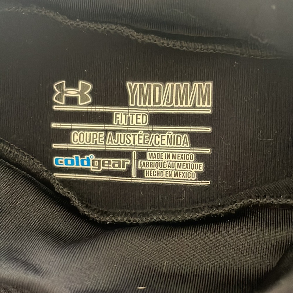 Under Armor fitted long sleeves - Picture 3 of 3